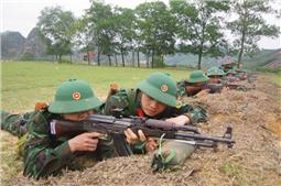 Trên thao trường huấn luyện chiến sĩ mới